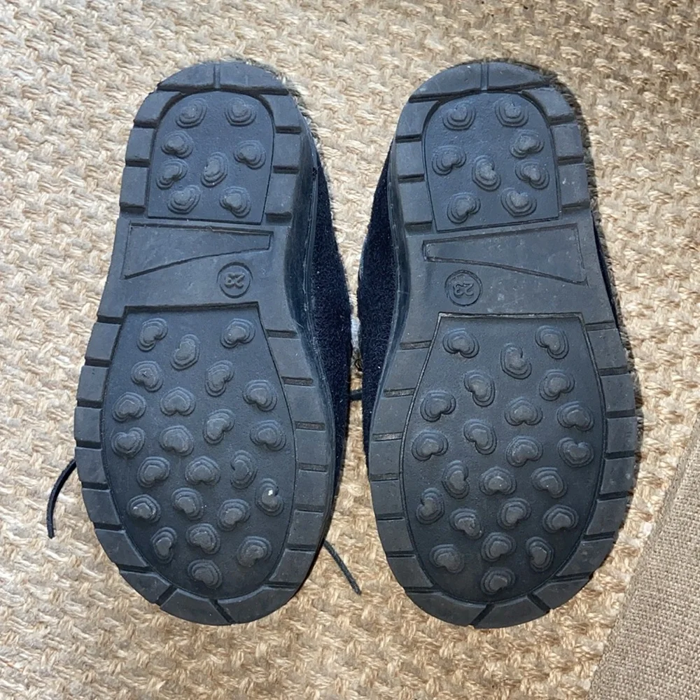 Fanture Moccasins Size 6